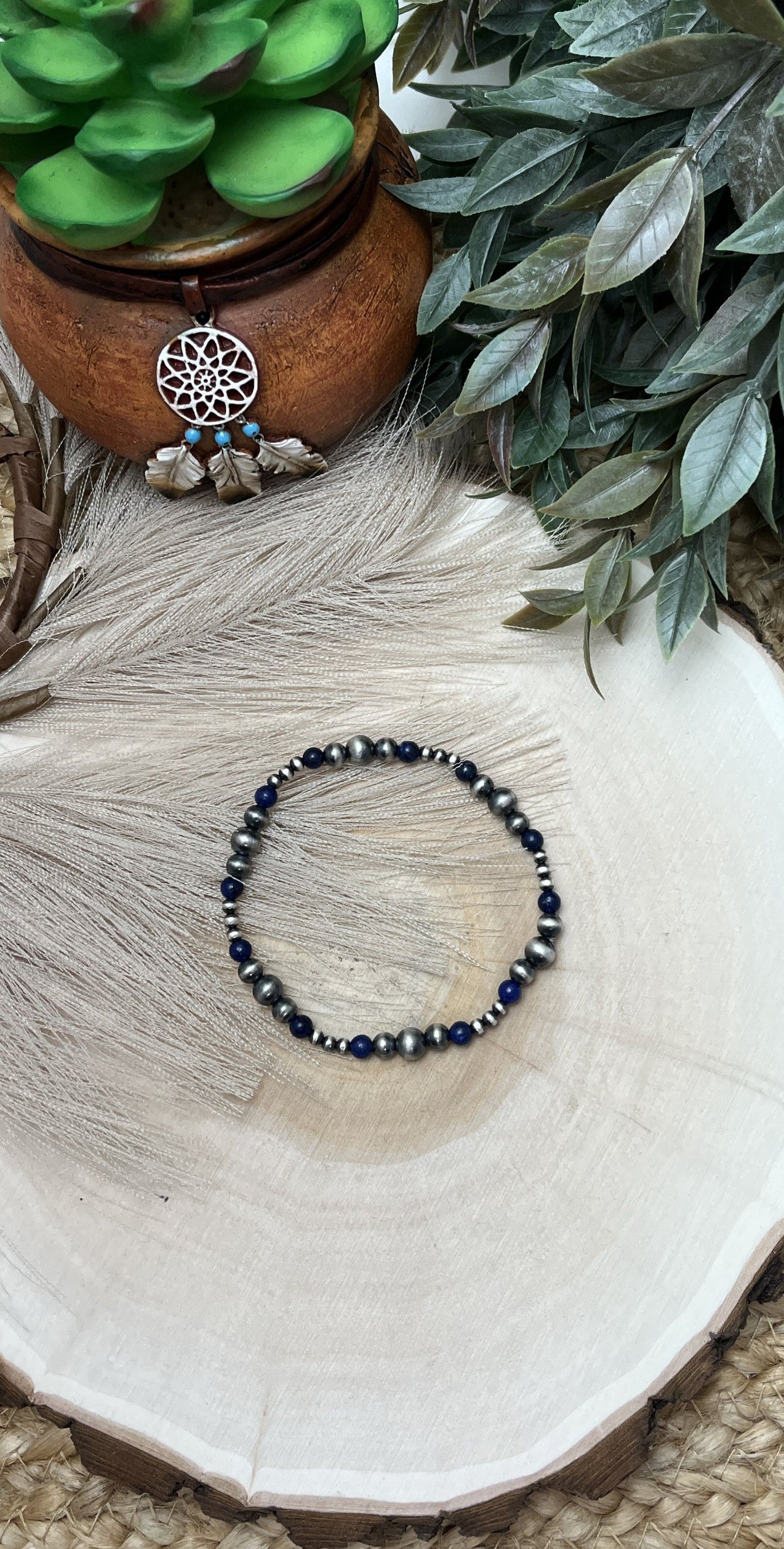 Santa Fe Pearls & Lapis Graduated Stretch Bracelet