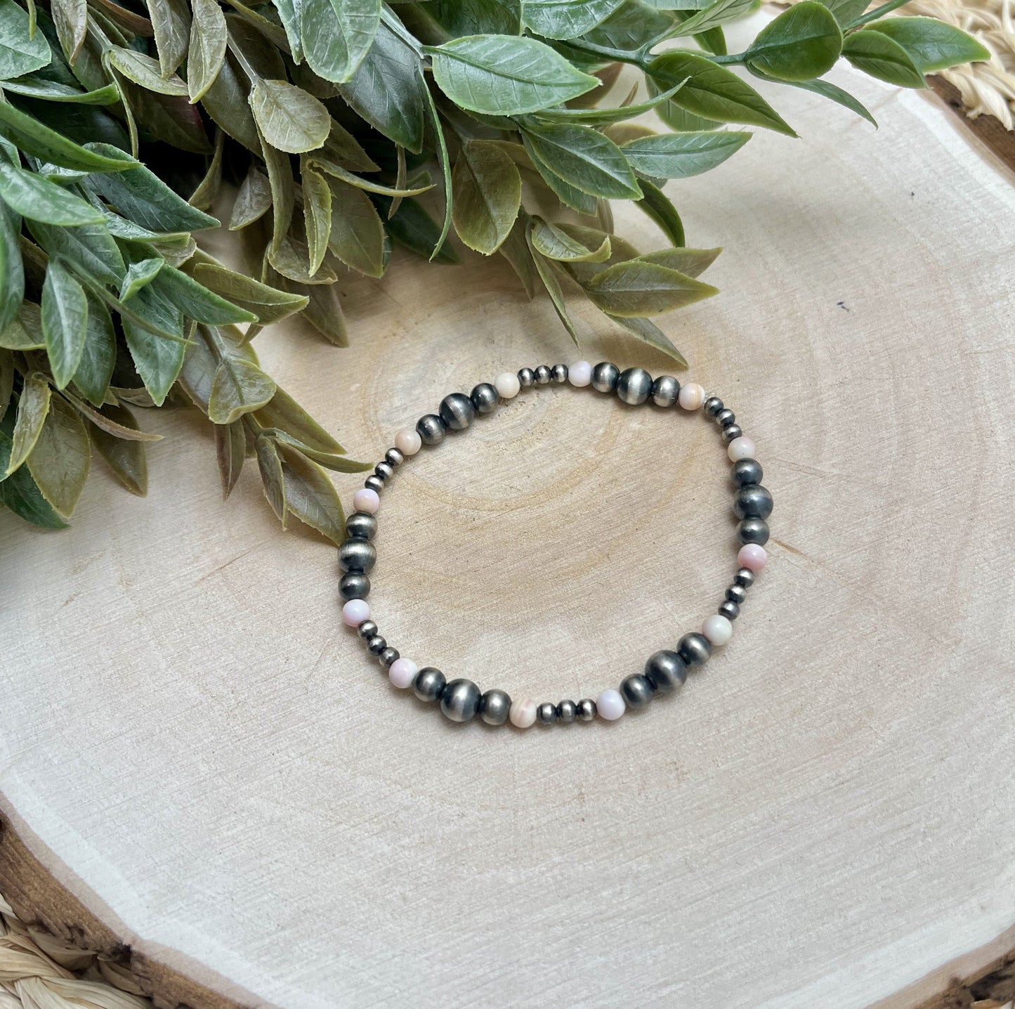 Santa Fe Pearls & Pink Conch Graduated Stretch Bracelet