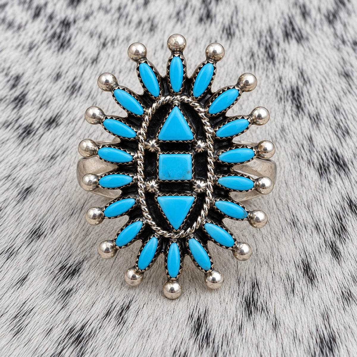 Zuni Needle Point Turquoise Ring — closeup
